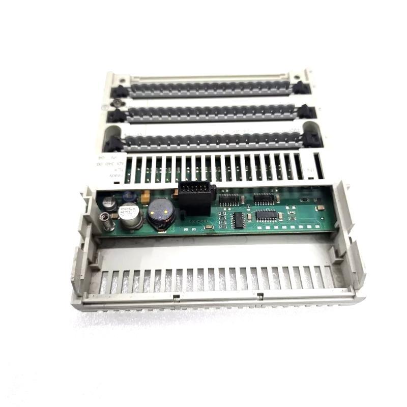 Schneider 170ADI34000 Discrete Input Module New In Stock